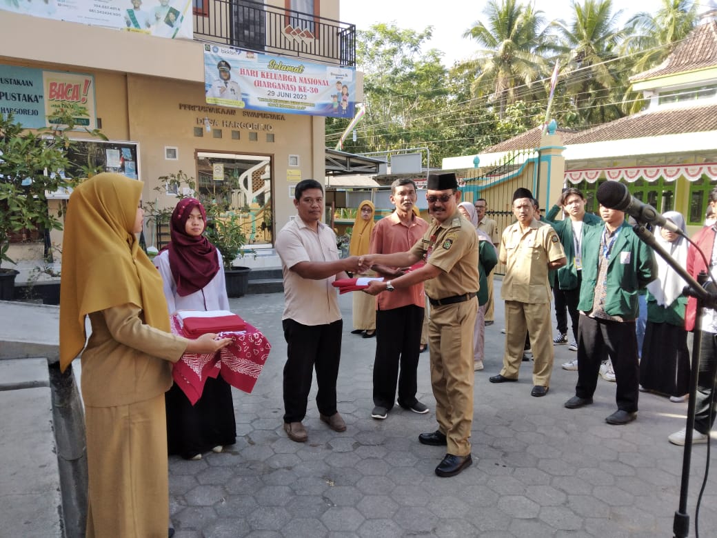Gerakan Pembagian Bendera Merah Putih oleh Pemerintah Kalurahan Hargorejo